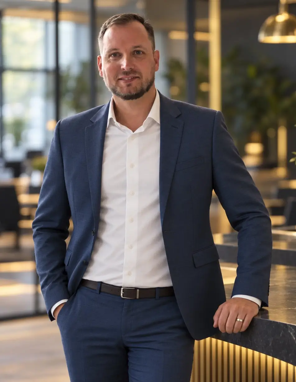 Jan Grynyuk Mráz, MBA
